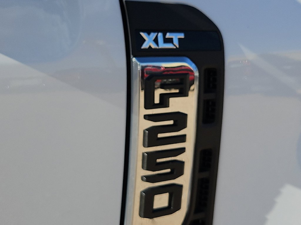 New 2027 Oxford White Ford F-250® XLT image 14
