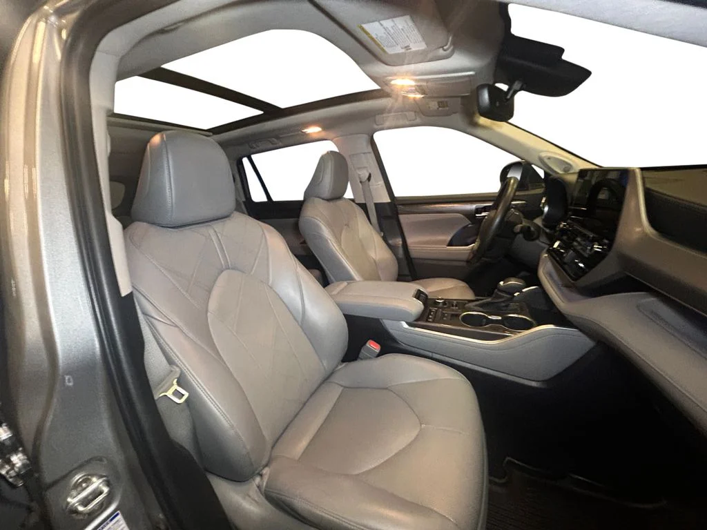 Used 2022 Celestial Silver Toyota Platinum image 15