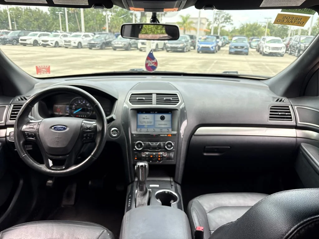 Certified Used 2018 Gray Ford XLT image 7