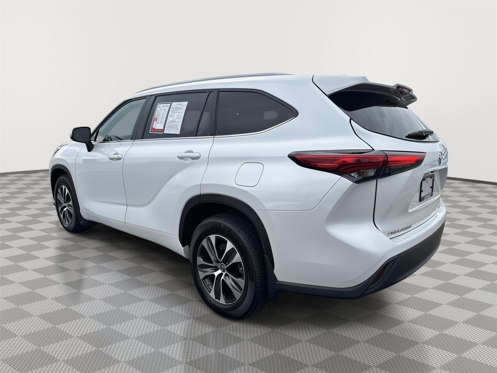 Used 2023 Wind Chill Pearl Toyota XLE image 14