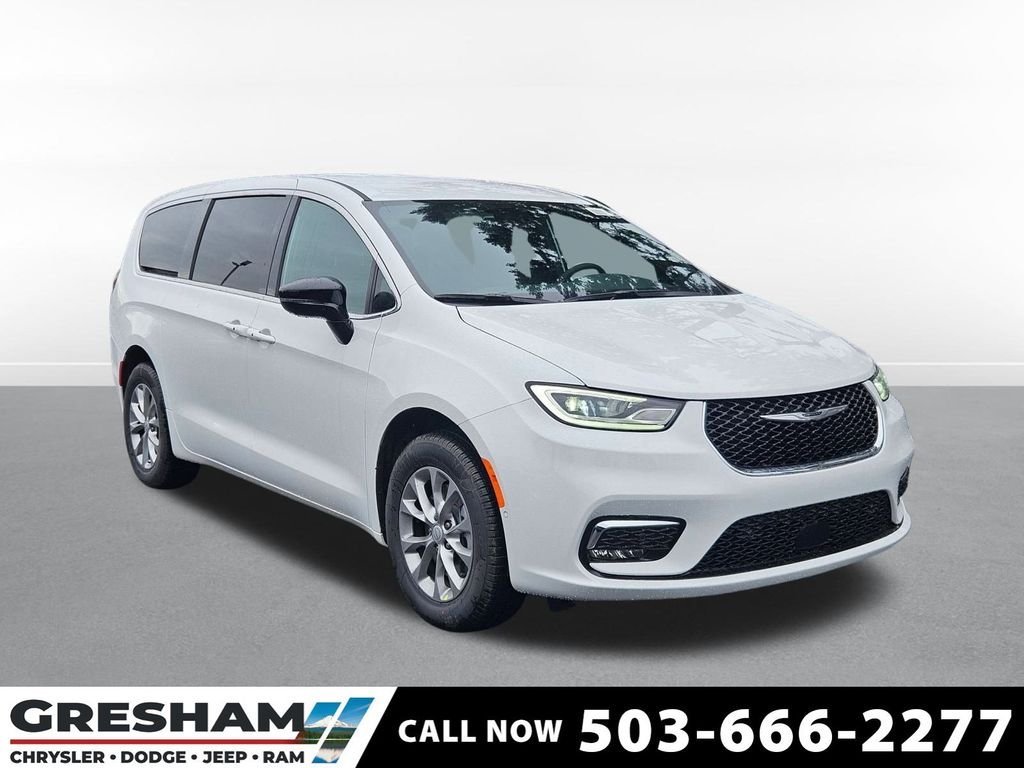 2026 Chrysler Pacifica Select AWD's photo