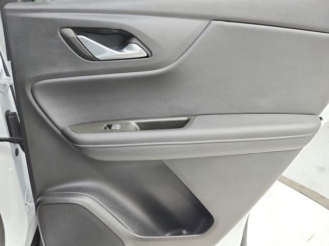 Used 2025 White Chevrolet LT image 39