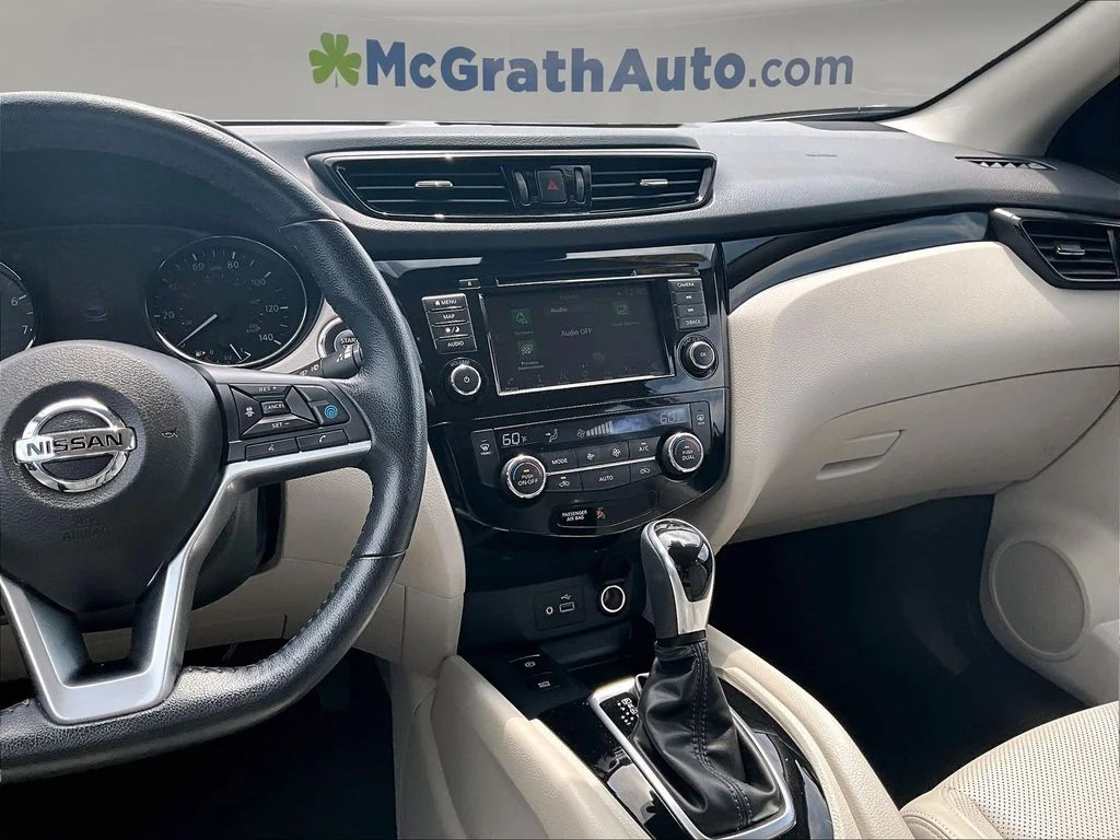 Used 2022 White Nissan SL image 11