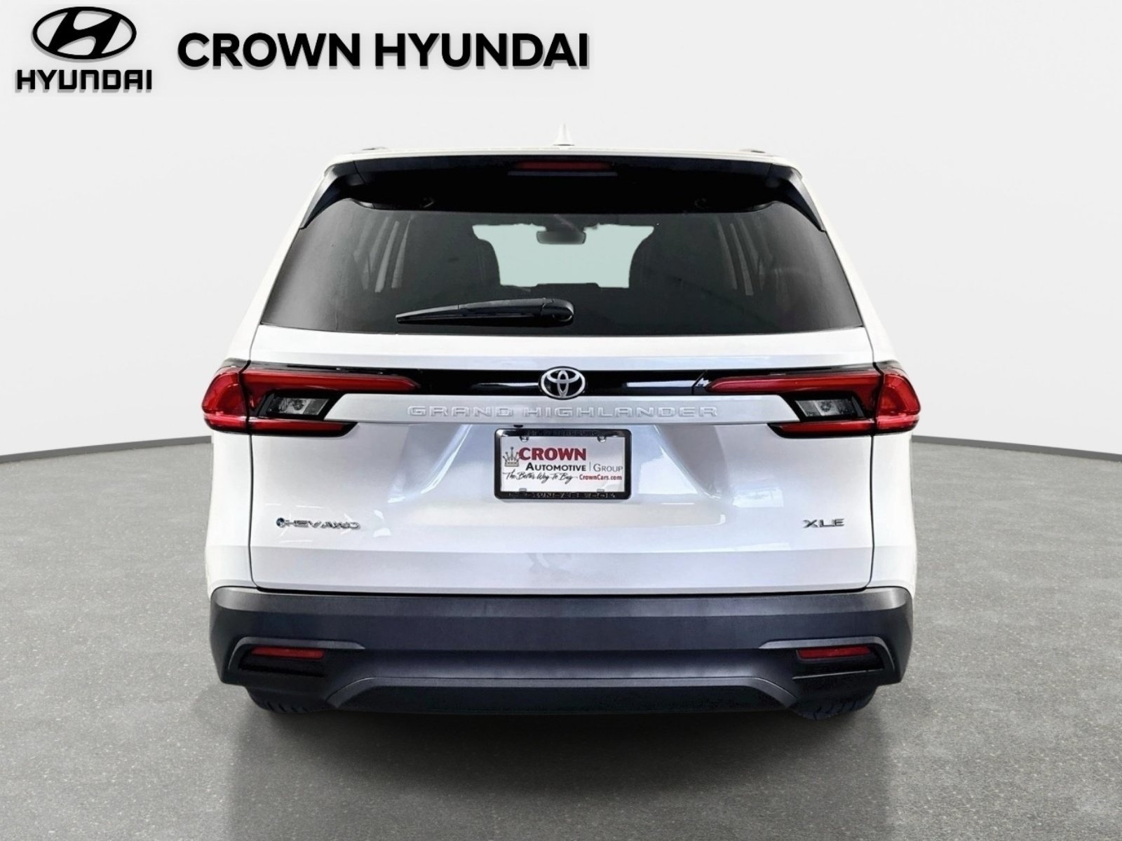 Used 2024 Pearl Toyota XLE image 6