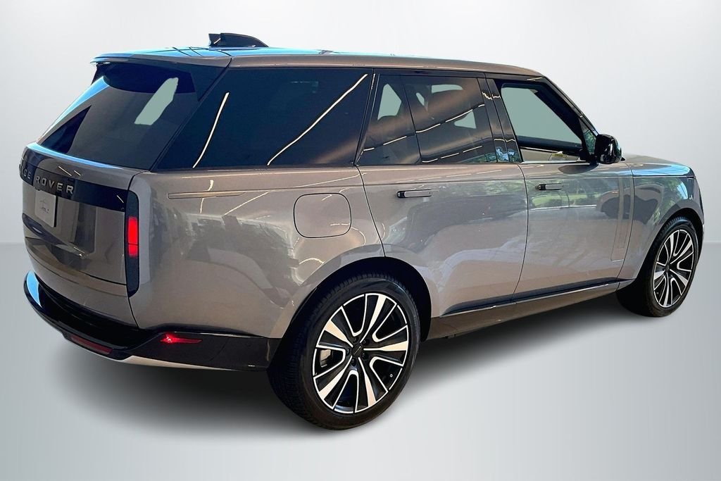 New 2026 Eiger Grey Land Rover SE image 6