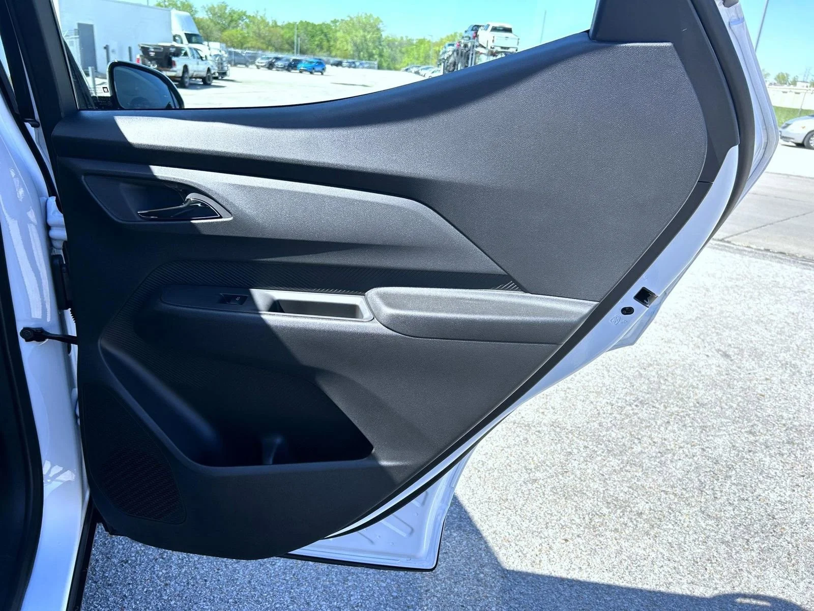 New 2027 Summit White Chevrolet LT image 20
