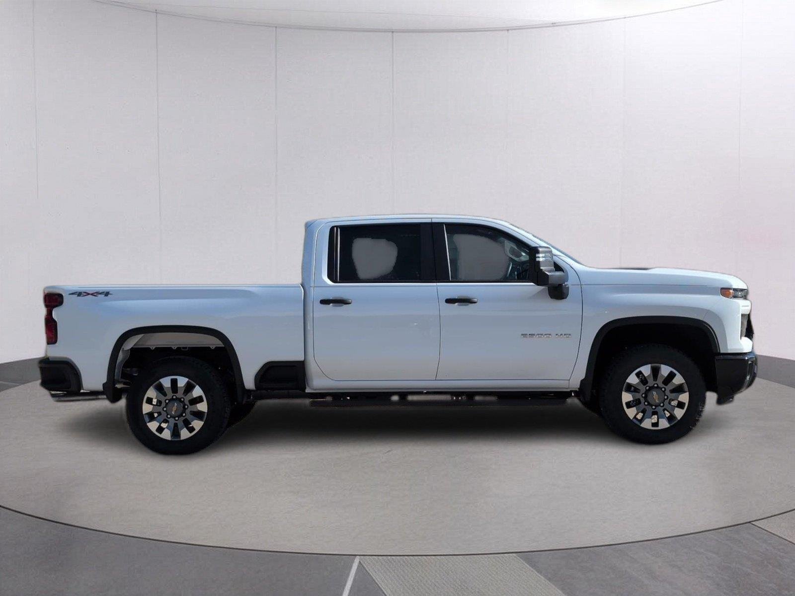 New 2026 Summit White Chevrolet Custom image 4
