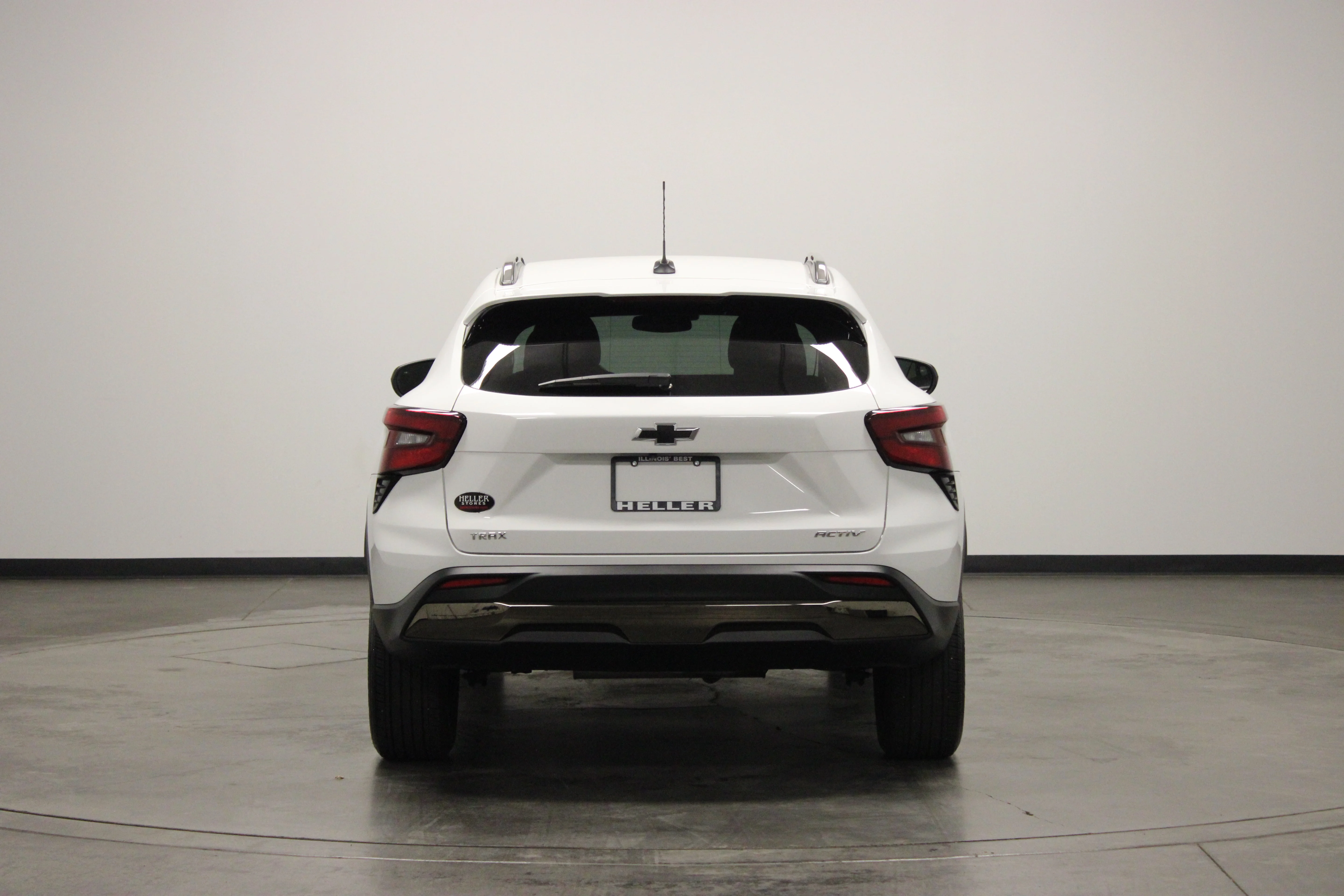 Used 2025 Summit White Chevrolet ACTIV image 7