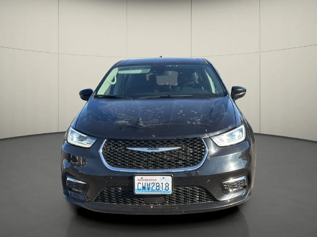 Used 2024 Black Chrysler Touring L image 2