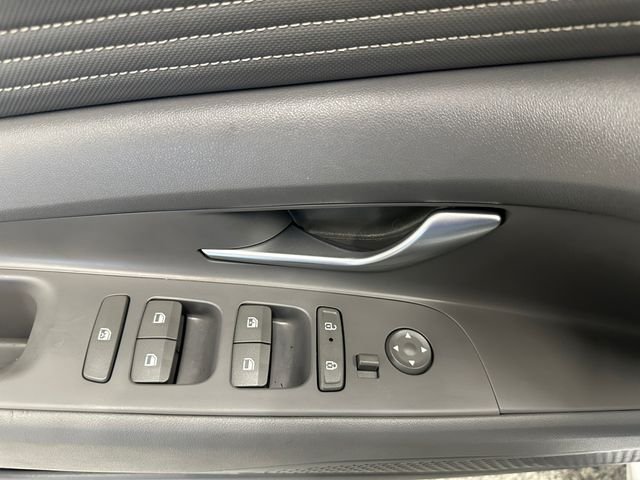 Used 2025 White Hyundai SEL Convenience image 20
