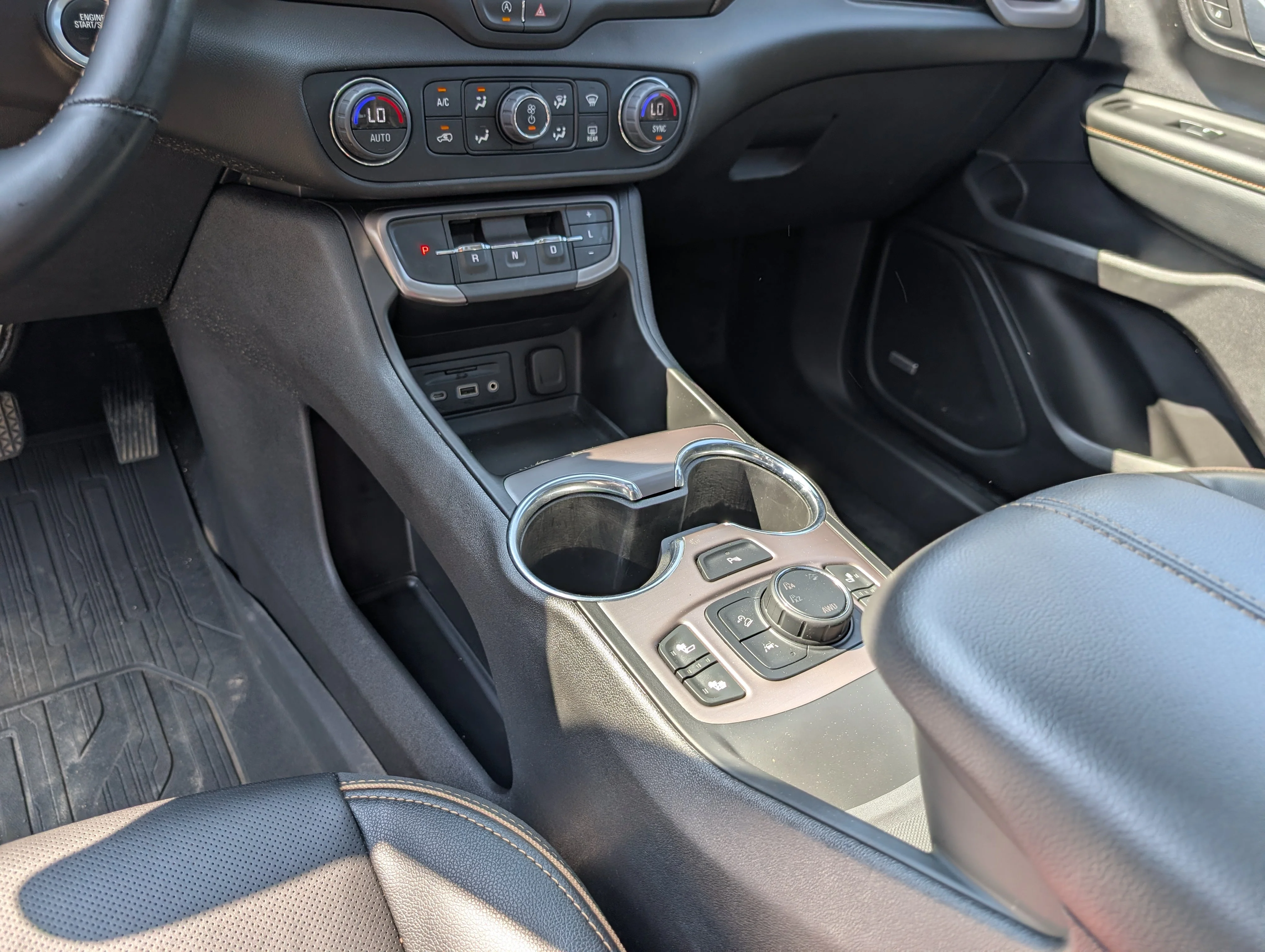 Used 2024 Summit White GMC AT4 image 35