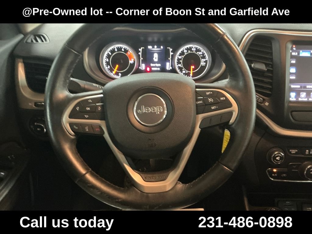 Used 2016 Silver Jeep Latitude image 20