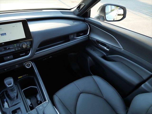 Certified Used 2026 WIND CHILL PEARL Toyota  image 12