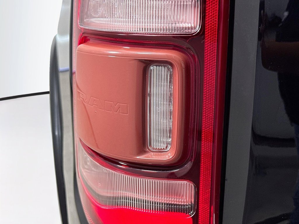 Used 2019 Diamond Black Crystal Pearlcoat Ram Laramie image 32