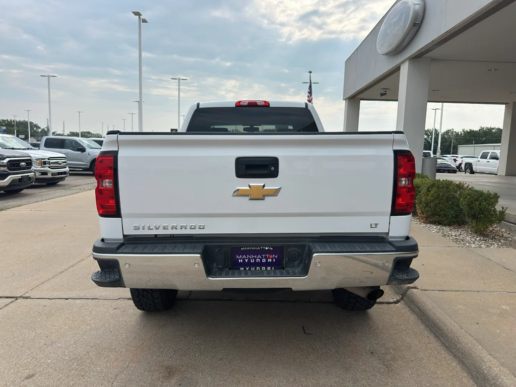 Used 2018 Summit White Chevrolet LT image 27