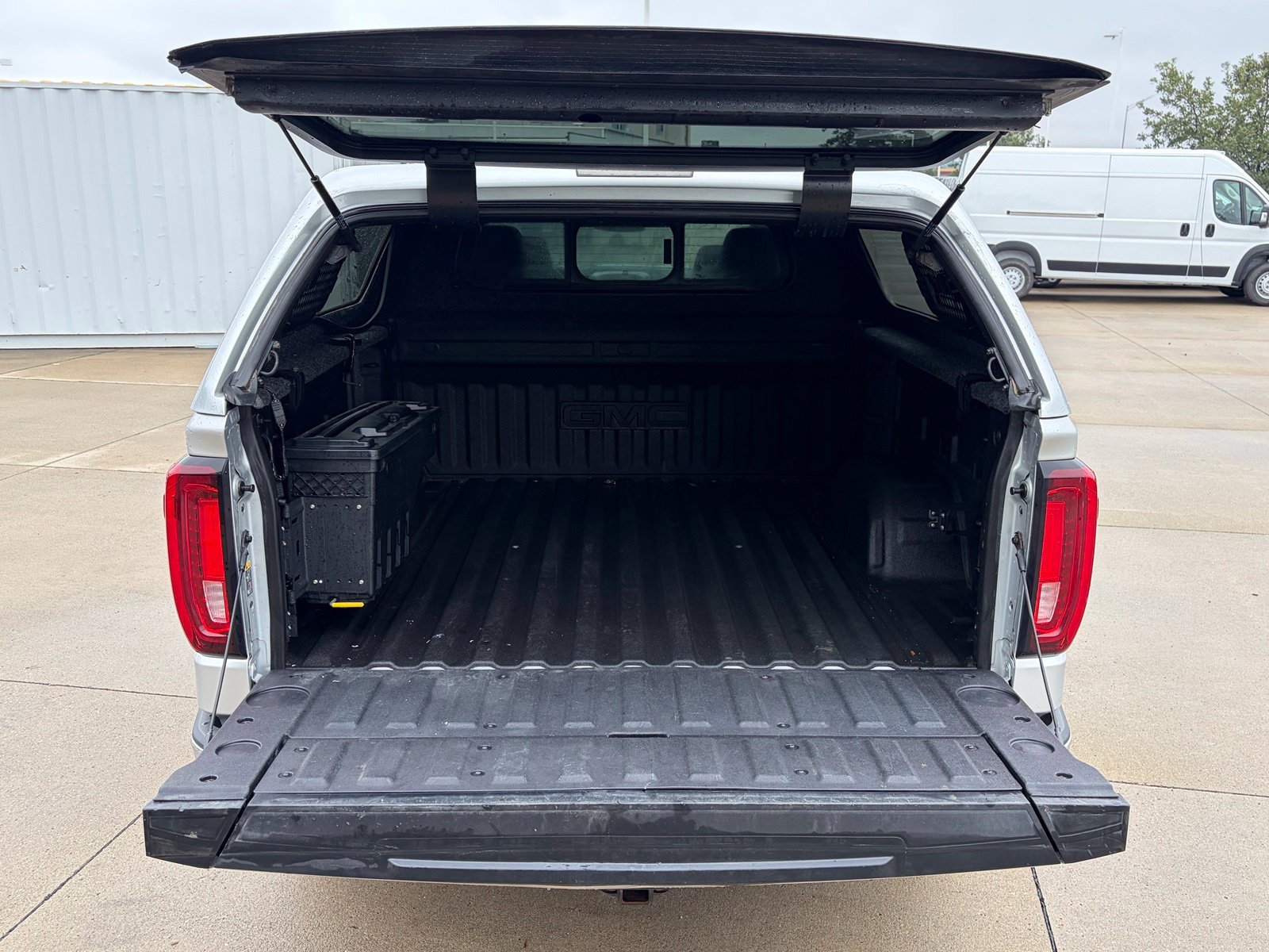 Used 2021 Silver GMC SLT image 8