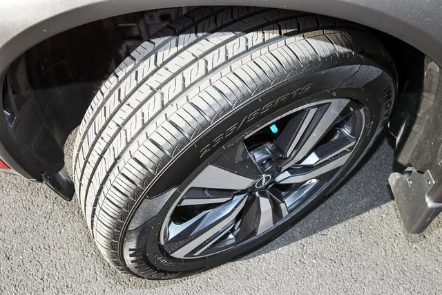 Used 2023 Red Nissan Platinum image 10