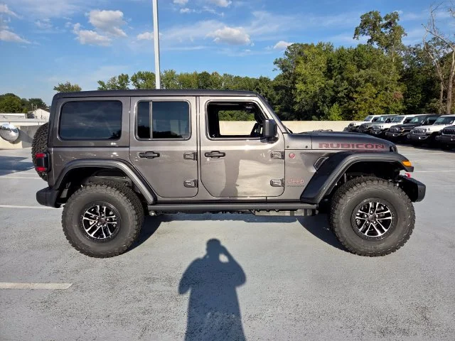New 2027 Granite Crystal Metallic Clear-Coat Paint Jeep Rubicon image 10