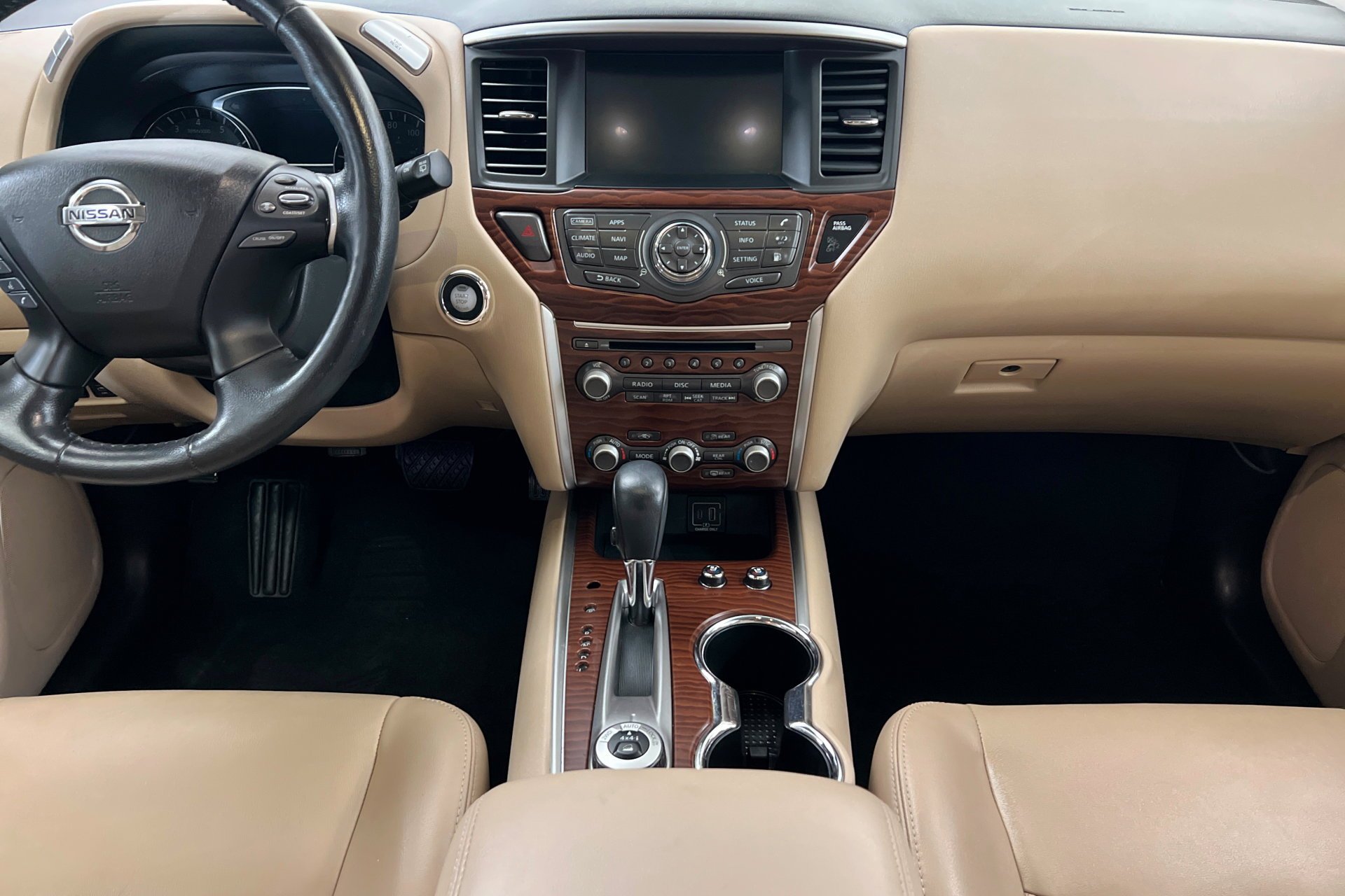 Used 2020 Pearl White Tricoat Nissan Platinum image 14