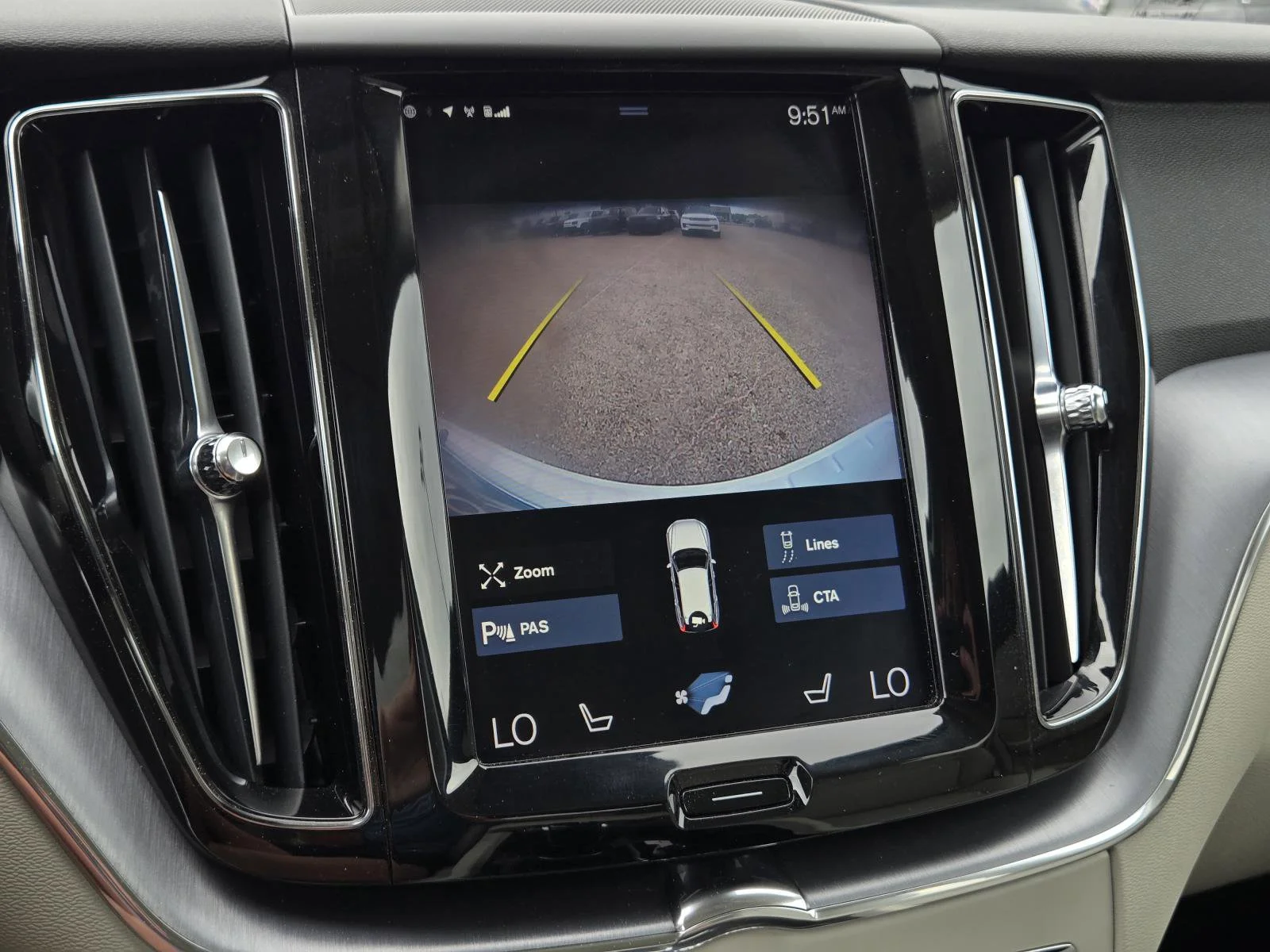 Used 2020 Crystal White Volvo Momentum image 22