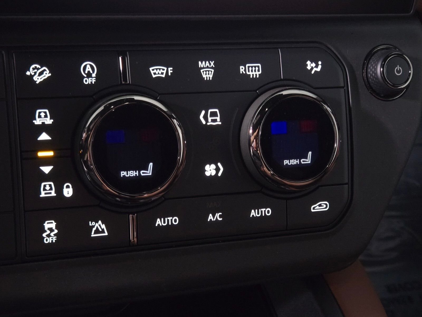 2026 Land Rover Defender OCTA - Photo 29