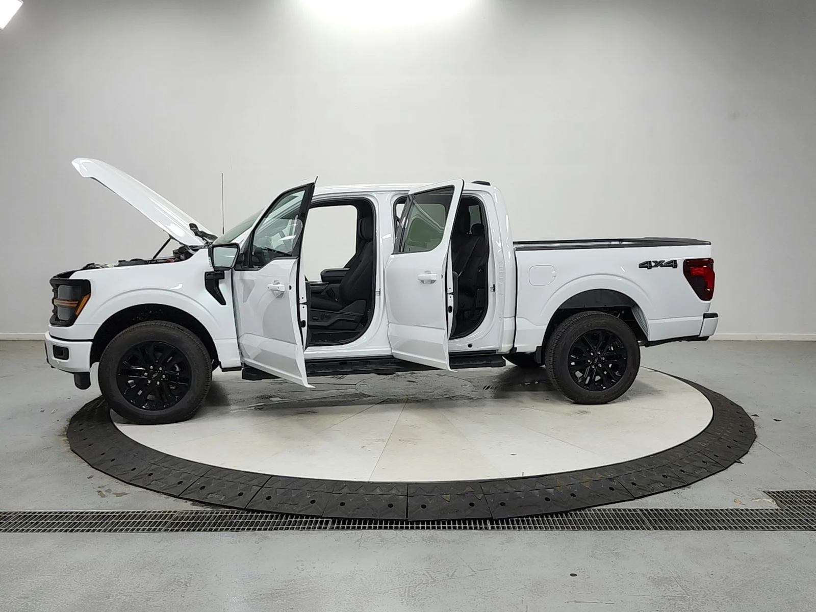 New 2026 Oxford White Ford XLT image 13