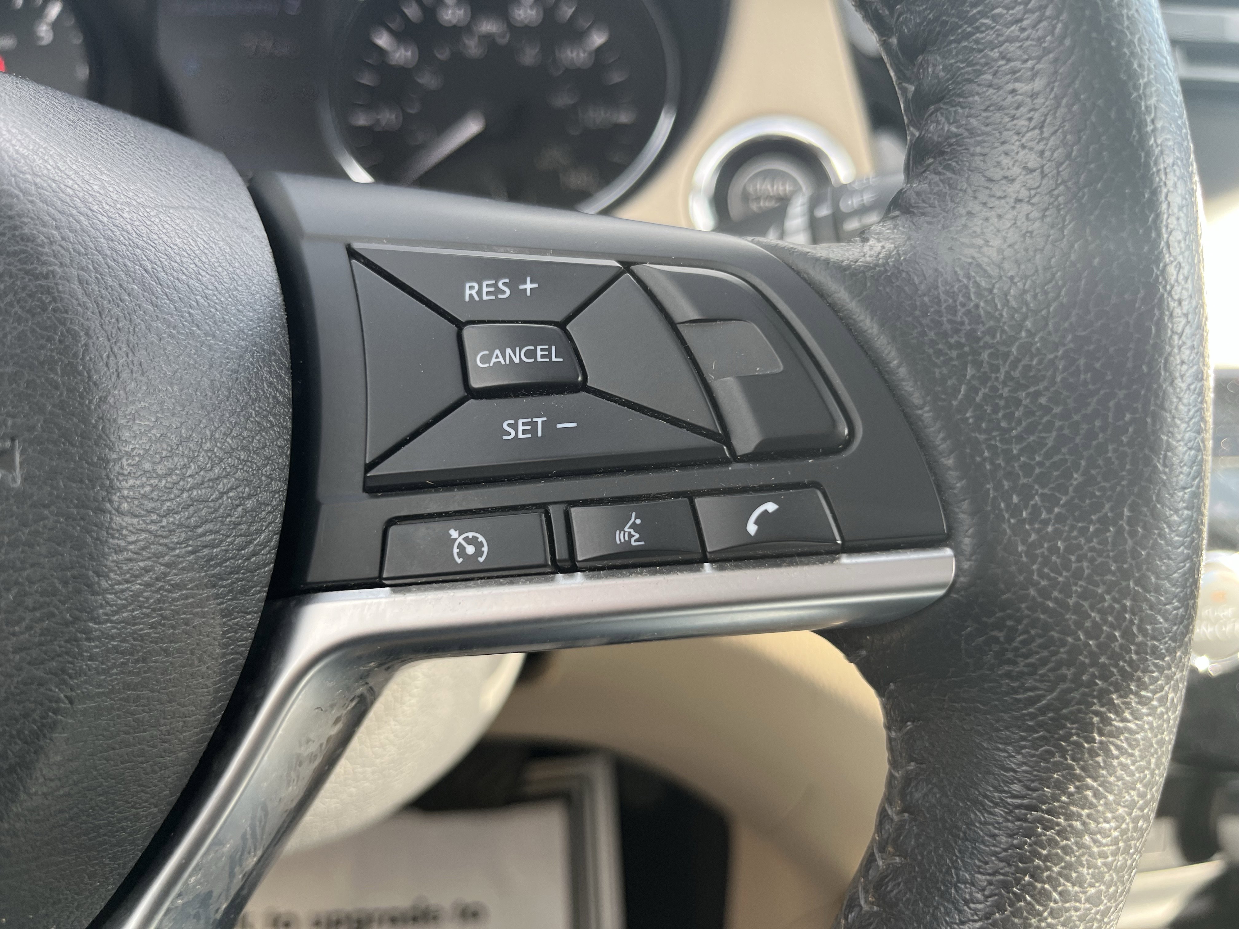 2020 Nissan Rogue AWD SV photo 4