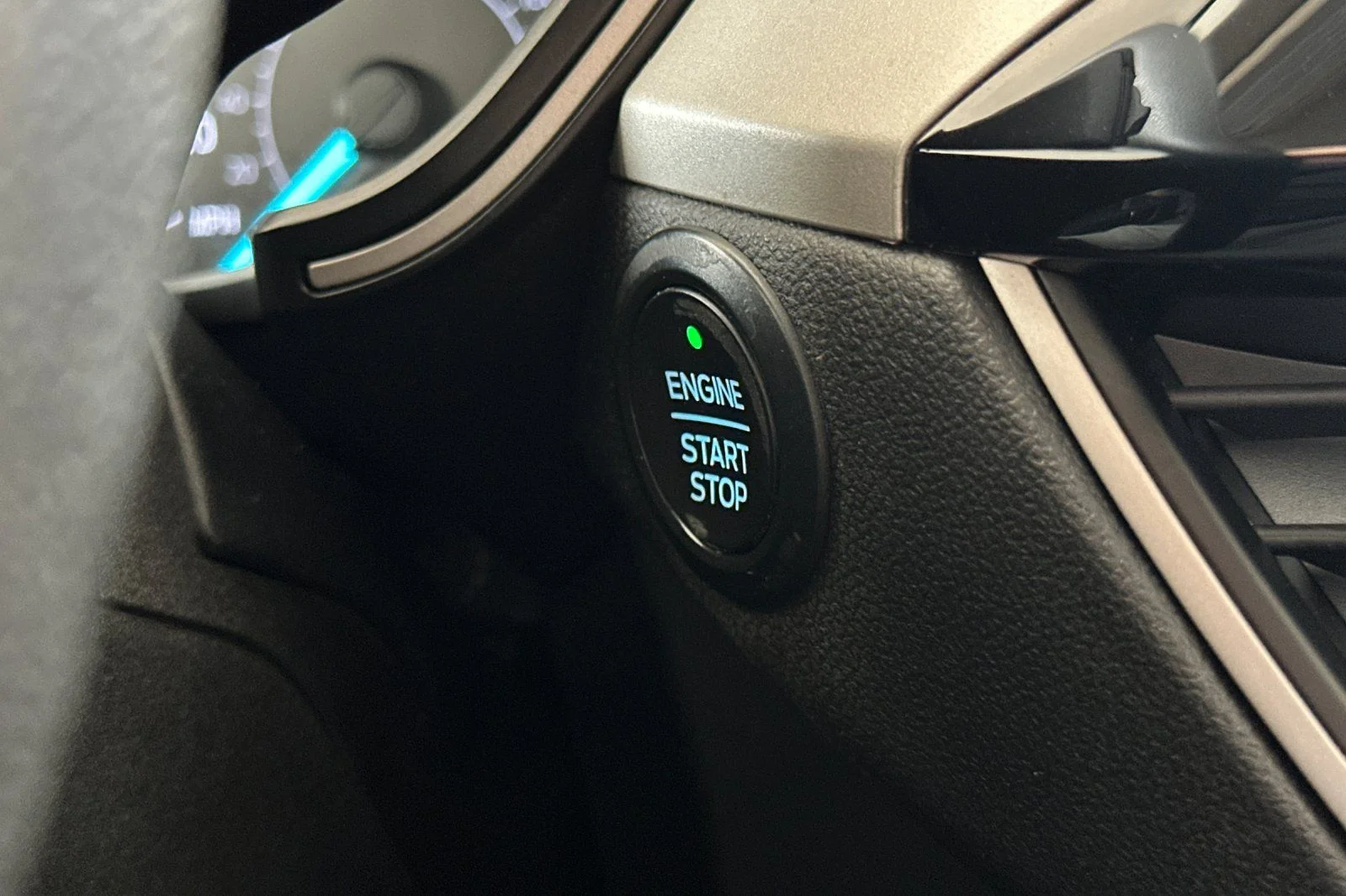Certified Used 2020 Magnetic Metallic Ford SE image 21