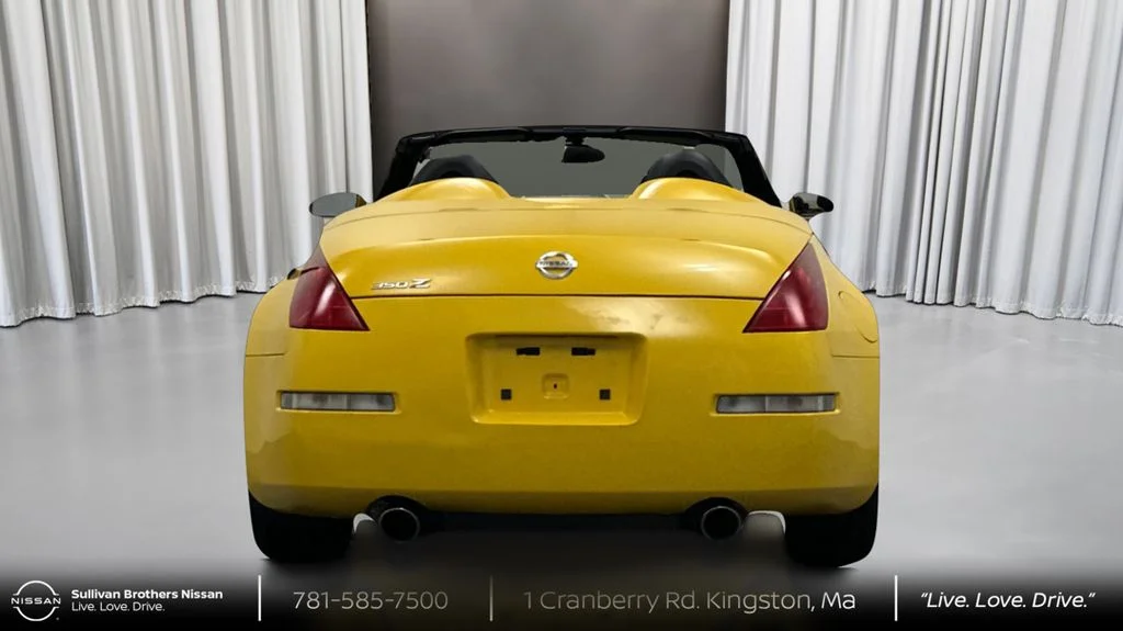 Used 2005 Yellow Nissan Touring image 6