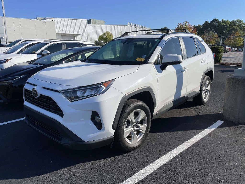 Used 2020 White Toyota XLE image 4