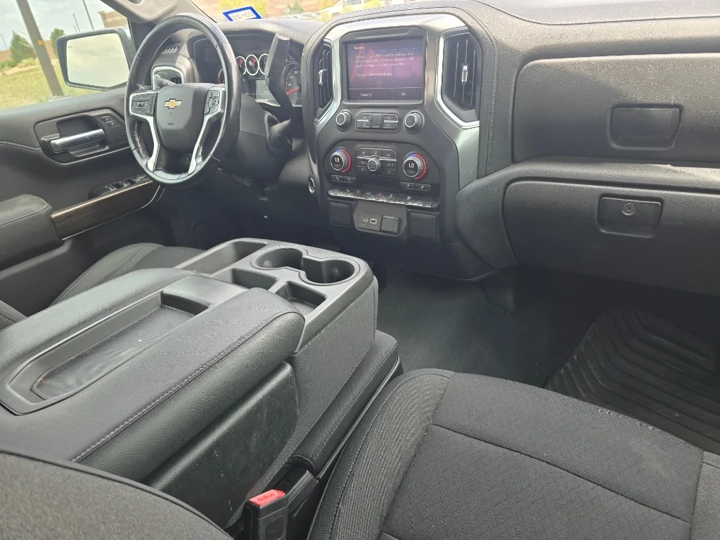 Used 2020 Shadow Gray Metallic Chevrolet LT image 28