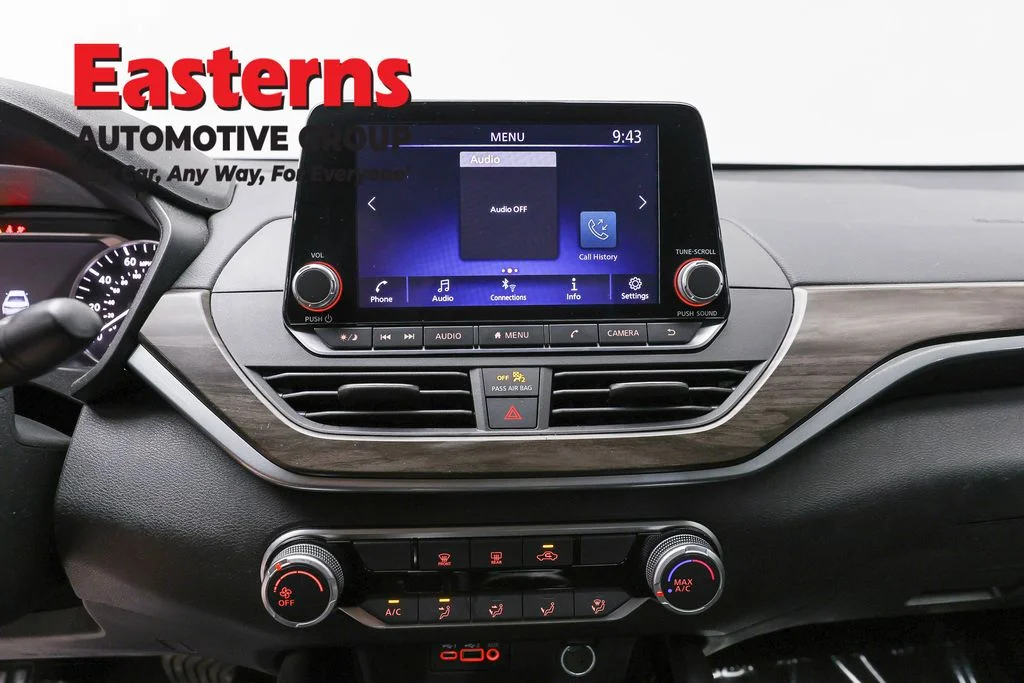 Used 2023 Black Nissan 2.5 SV image 12