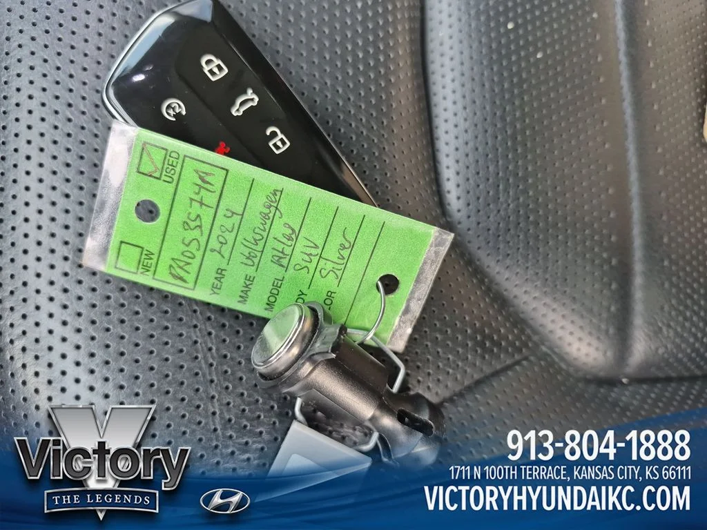 Used 2024 Silver Volkswagen 2.0T SEL image 29