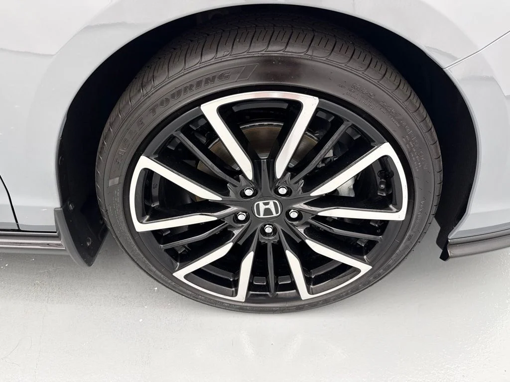 New 2026 Urban Gray Pearl Honda Touring image 14