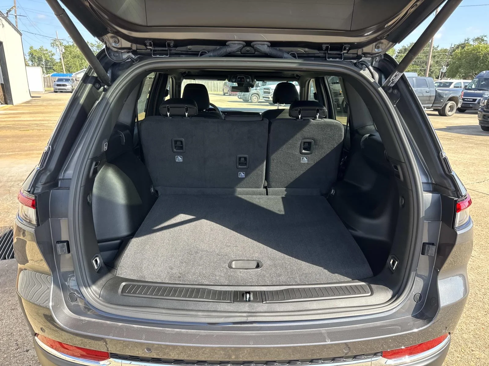 New 2026 Baltic Gray Metallic Clearcoat Jeep Laredo X image 6