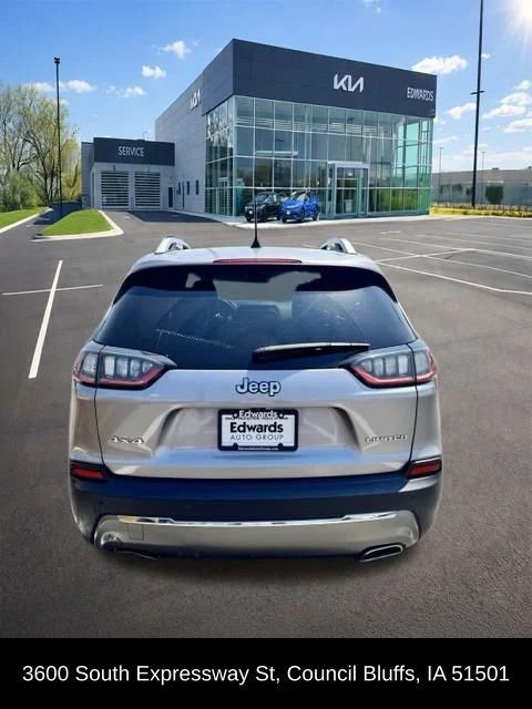 Used 2019 Silver Jeep Limited image 6