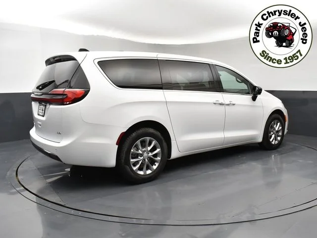 2026 Chrysler Pacifica Select - Photo 6