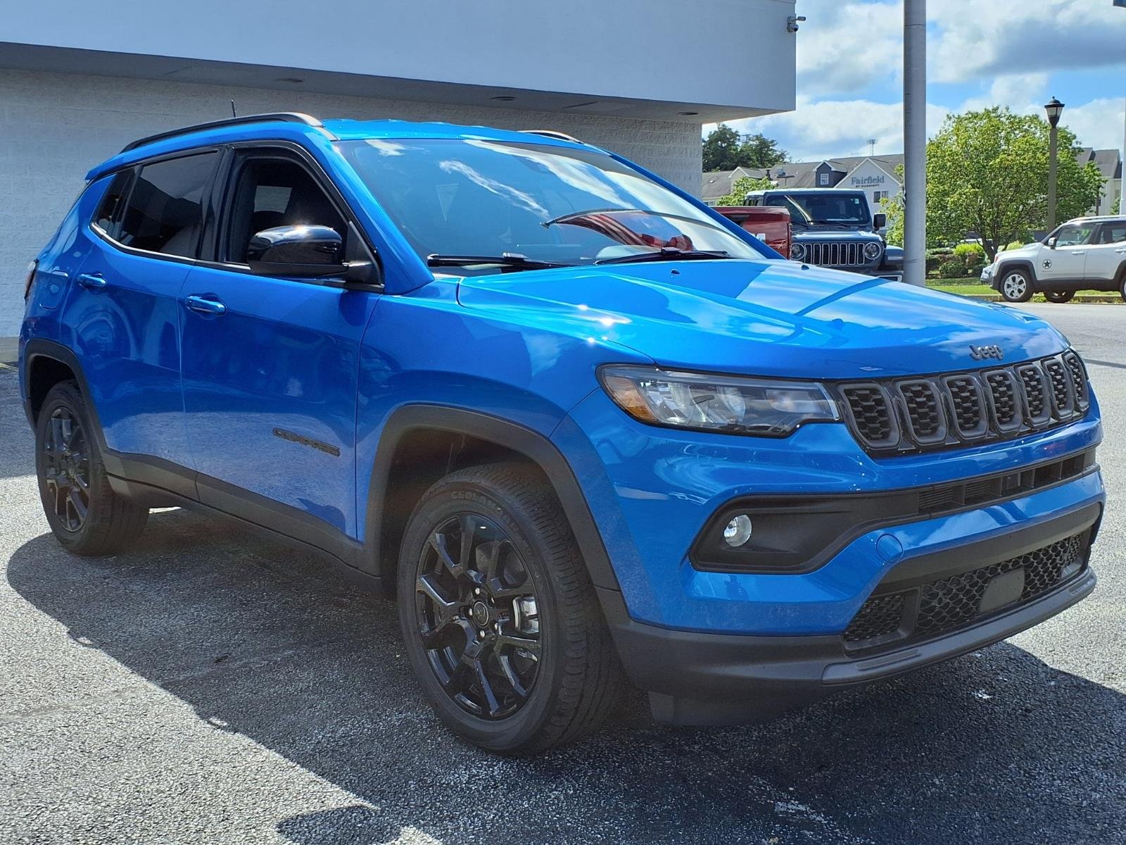 New 2026 Hydro Blue Pearlcoat Jeep Latitude Altitude image 2