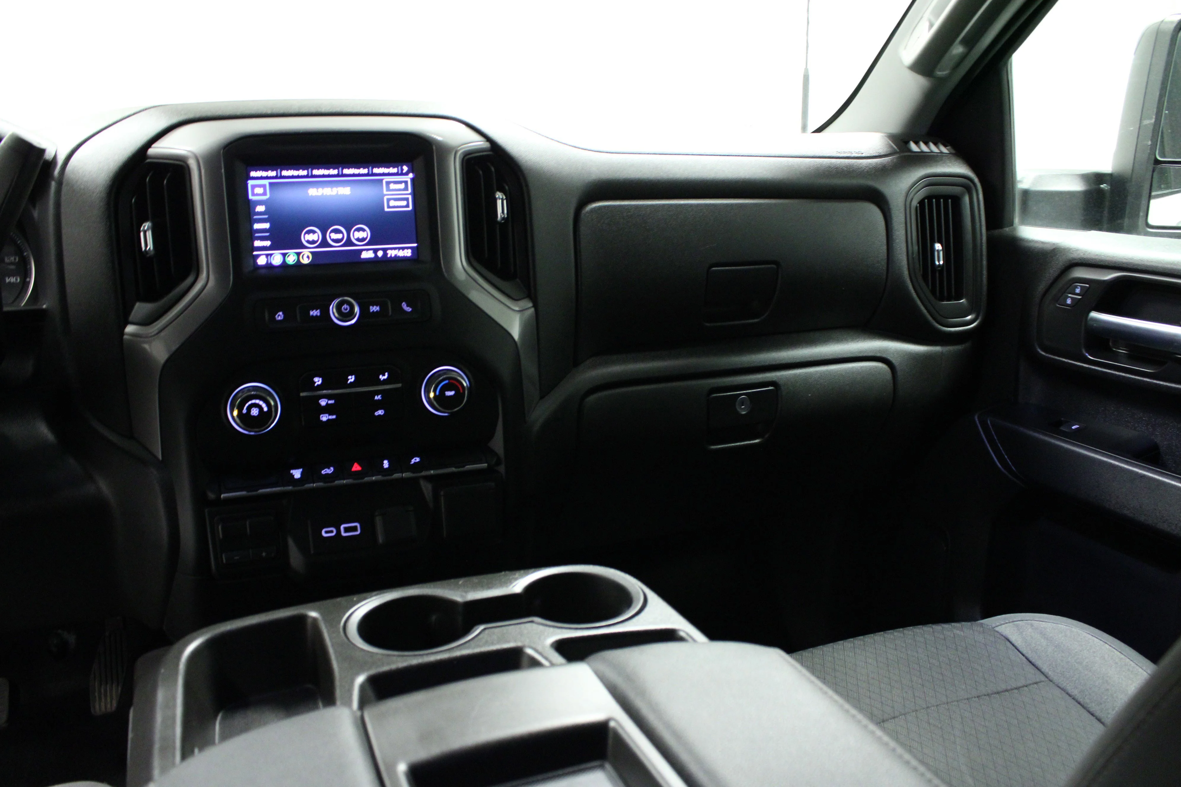 Used 2022 Summit White Chevrolet Custom image 19