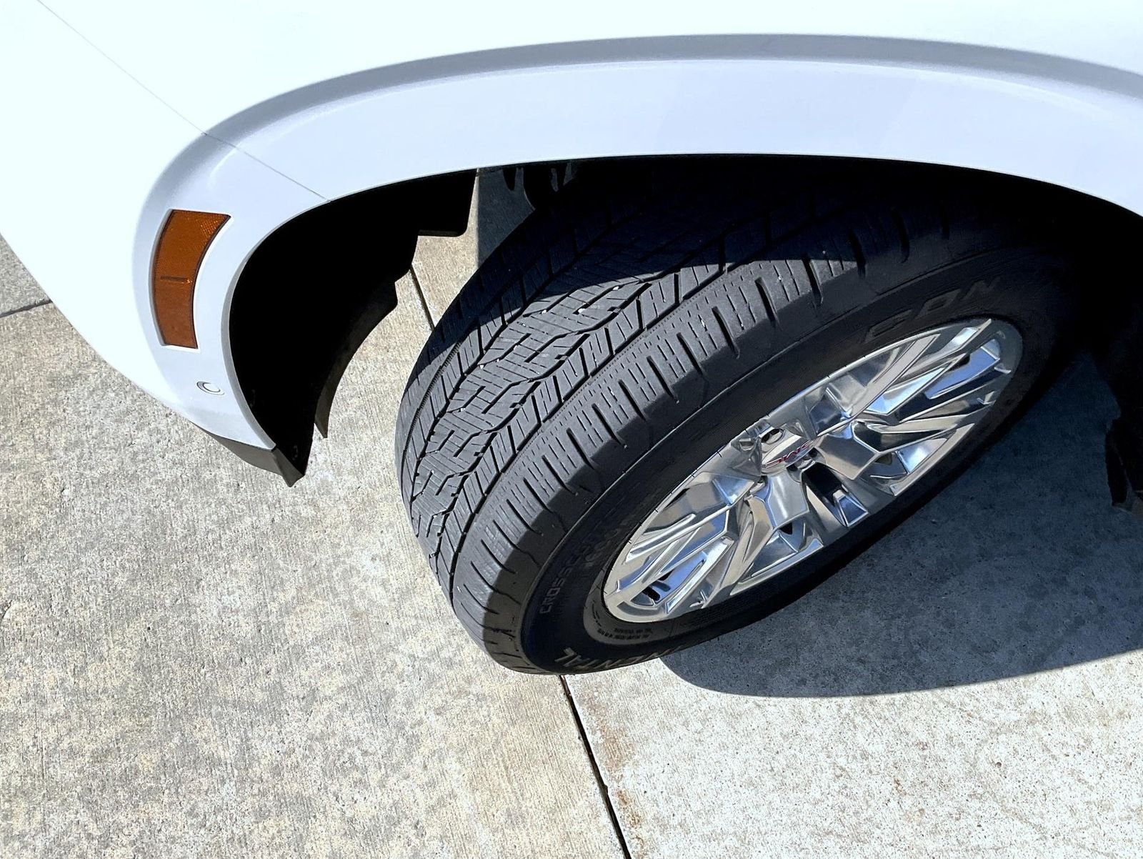 Used 2025 White GMC Denali image 25