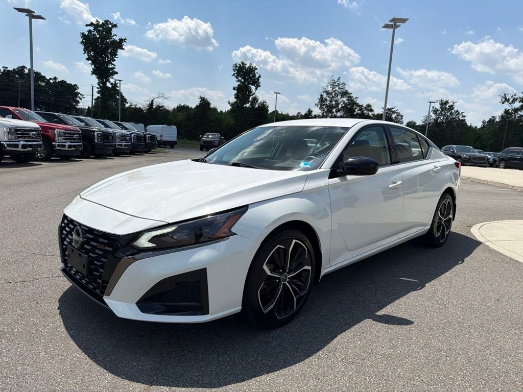 Used 2024 White Nissan 2.5 SR image 8