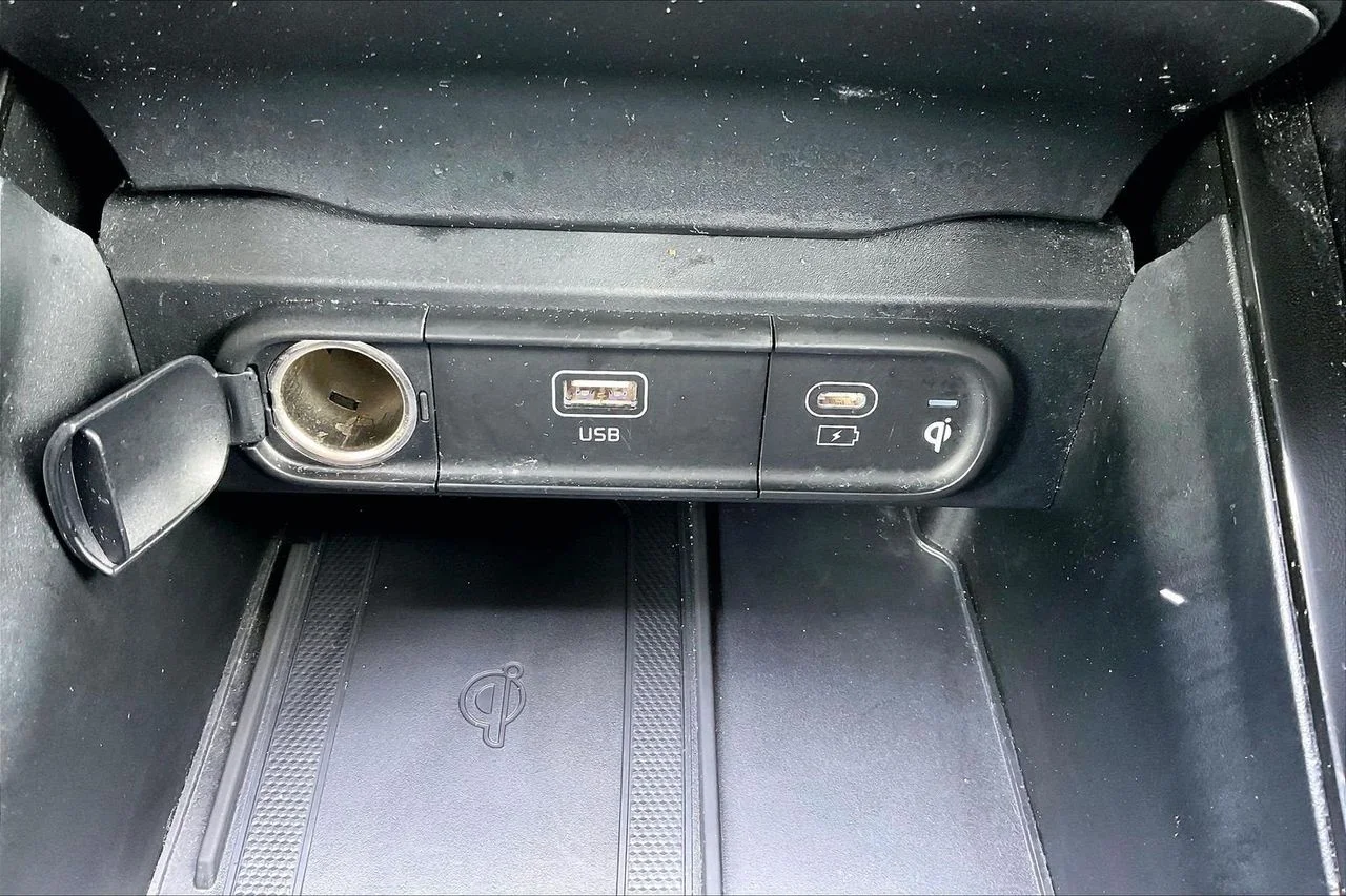 Used 2025  Kia S image 18