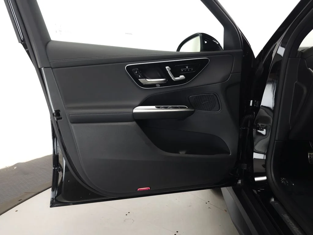 Certified Used 2026 Black Mercedes-Benz GLC 300 image 5