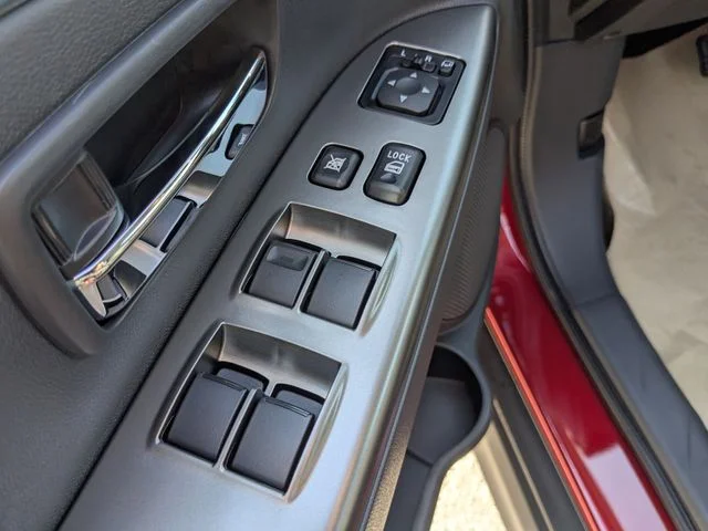New 2027 Red Mitsubishi SE image 20