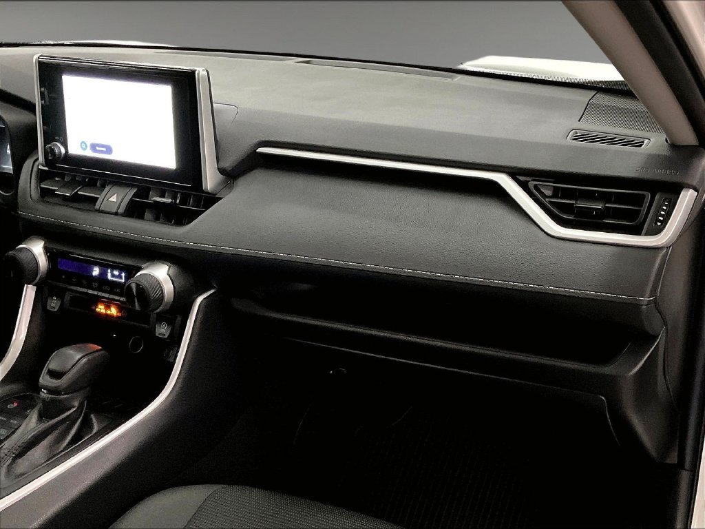 Used 2025 Ice Toyota LE image 13