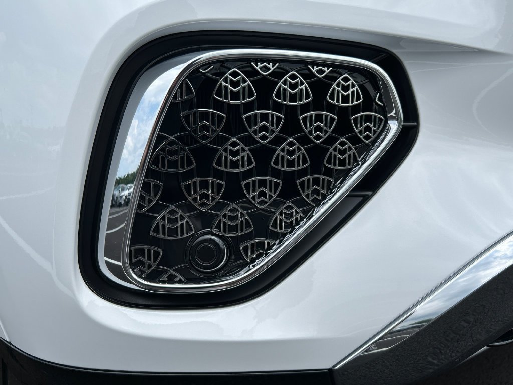 New 2026 MANUFAKTUR Moonlight White Metallic Mercedes-Benz Maybach GLS 600 image 73