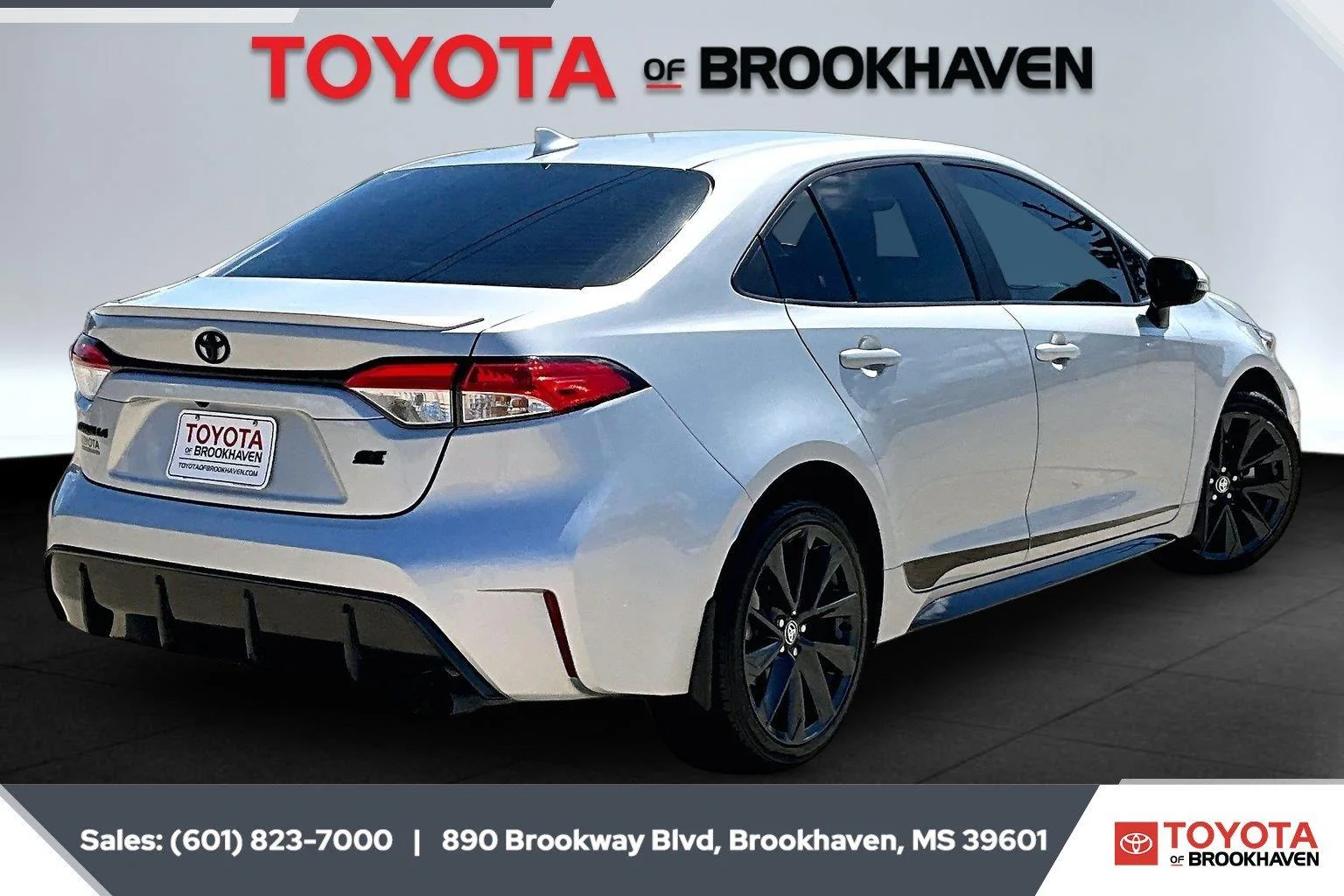 Used 2024 Classic Silver Metallic Toyota SE image 11