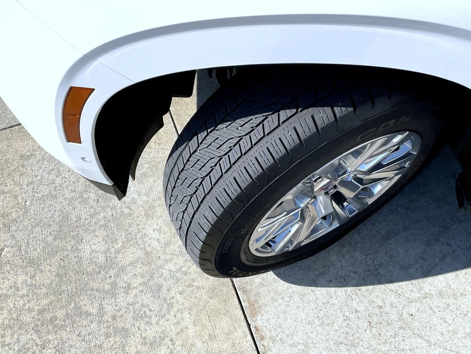 Used 2025 White GMC Denali image 25