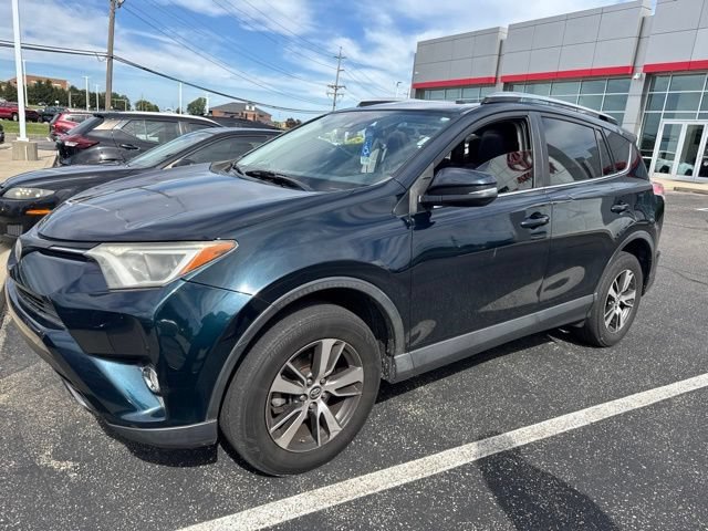 Used 2018 Galactic Aqua Mica Toyota XLE image 12