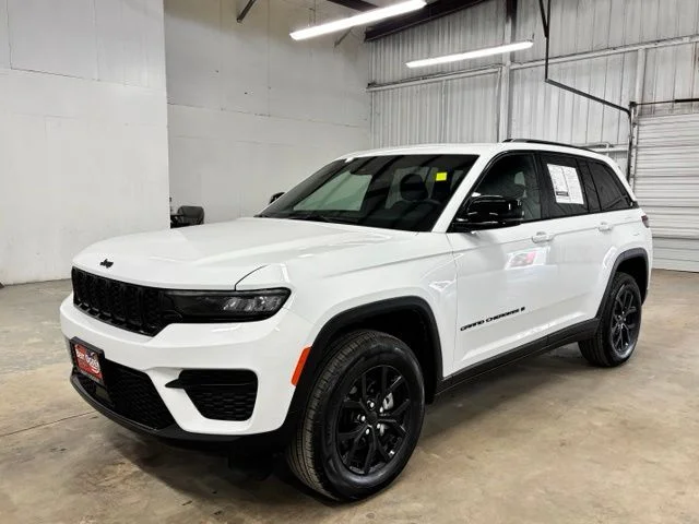 Used 2025 White Jeep Altitude X image 3